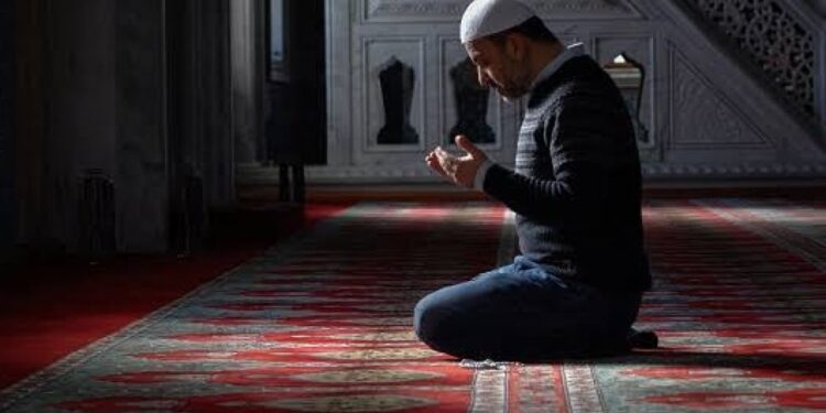 Ketahui Batas Waktu Sholat Isya yang Benar Agar Tidak Keliru