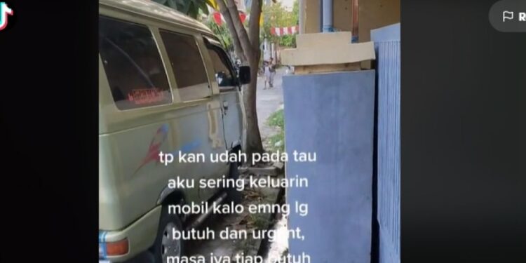 Mobil Parkir Sembarangan Bikin Pemilik Toyota Innova Geram, Padahal Lagi Ada Urusan Genting