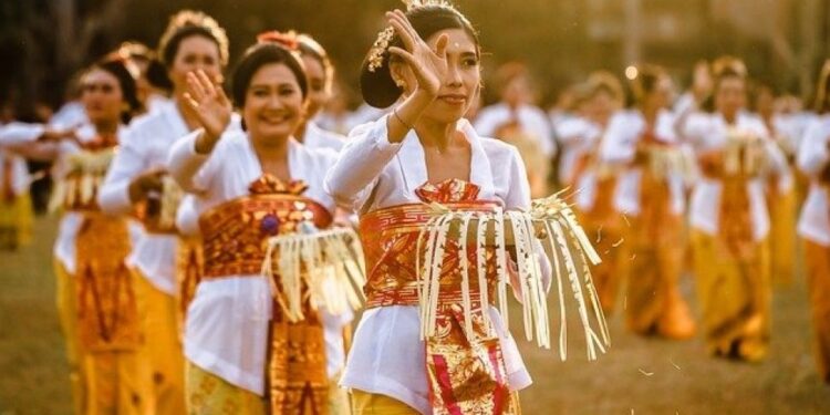 Mengenal Suku-suku di Pulau Bali dan Nusa Tenggara