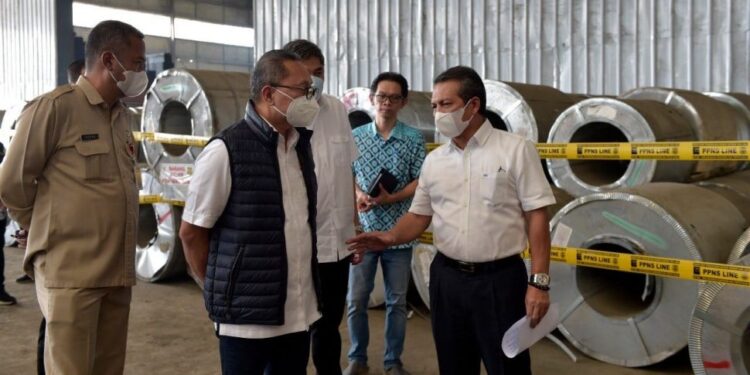 Amankan Produk Baja Senilai Rp 41,6 Miliar, Mendag Zulhas Tegas: Tertibkan dan Amankan