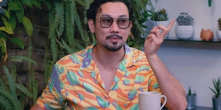 Denny Sumargo Cosplay Jadi Johnny Deep, Gaya Foto Andalannya Bikin Gregetan