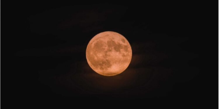 Apa Itu Supermoon? Ketahui Dampak Fenomena Bulan Purnama Malam Ini!