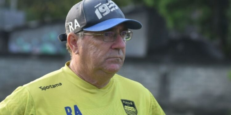 Cari Pengganti Robert Alberts, Persib Sasar Pelatih Asing
