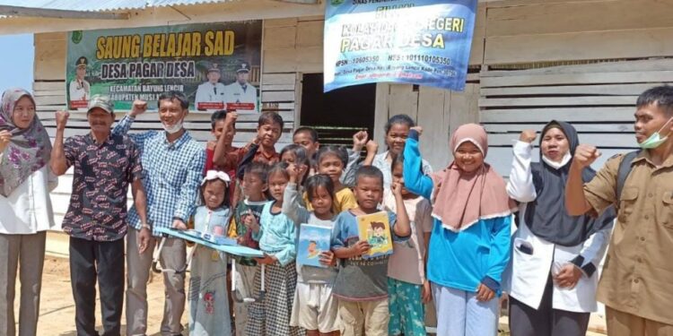 PT MBJ Dorong Suku Anak Dalam Melek Huruf Lewat Saung Belajar di Bayung Lencir MUBA
