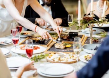 Viral Pemilik Restoran Beri Makanan Pria yang Kehilangan Dompet, Endingnya Bikin Hati Publik Terenyuh