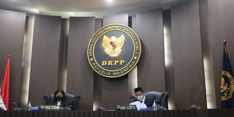 Terang-terangan Dukung Cagub Hingga Minta Mutasi, Komisioner KPU Deli Serdang Dan Kota Sungai Penuh Dipecat