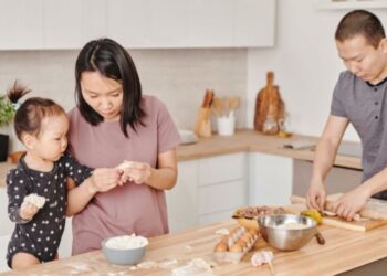 Tips dan Trik Ajak Anak Memasak Saat Akhir Pekan, Bisa Jadi Momen Bonding dengan Orangtua
