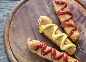 Resep Corn Dog Sosis dengan Keju Leleh di Mulut, Mudah Banget Bikinnya!