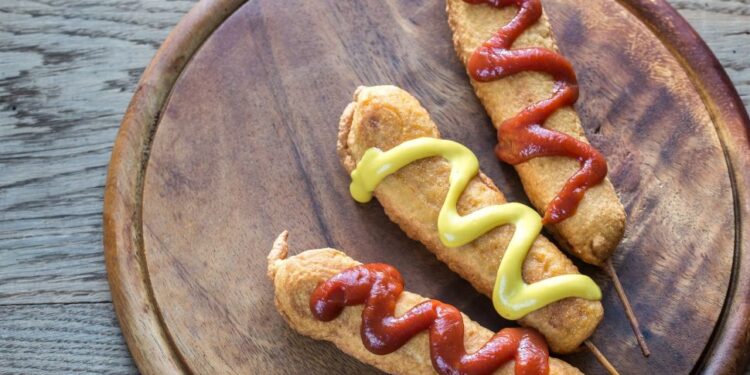 Resep Corn Dog Sosis dengan Keju Leleh di Mulut, Mudah Banget Bikinnya!