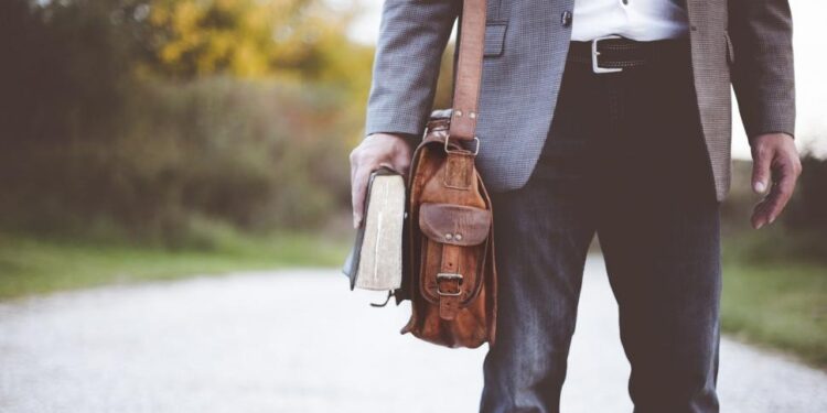 Bukan Cuma untuk Siswa, Pengetahuan Tentang Literasi Digital Juga Penting untuk Guru