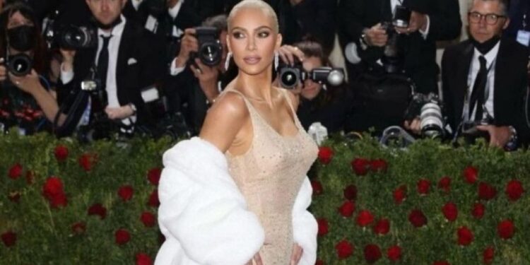 Influencer Bagikan Review Produk Skincare dari Kim Kardashian, Disebut Tidak Praktis dan Mahal