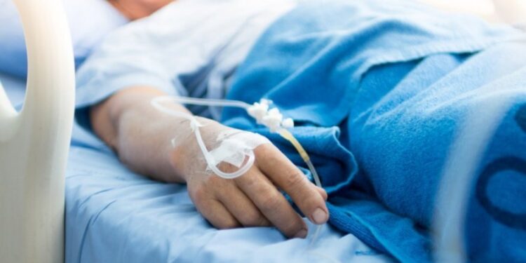 Doa Ketika Orang Tua Sakit dan Adab Membacanya