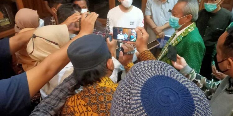 Audiensi Panitia Penerima Muktamar Muhammadiyah dan Aisyiyah ke 48 dengan Wali kota Surakarta