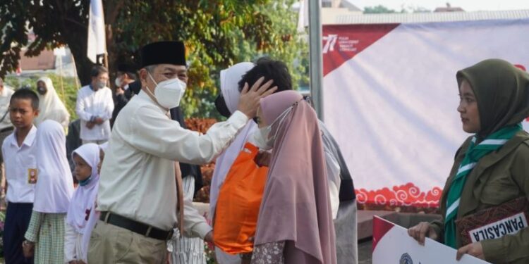 Sebanyak 1.000 anak yatim dapat santunan dari Uhamka