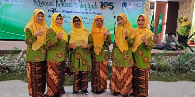 Hadir pada Acara Milad ‘Aisyiyah di Unimus, Ketua PDA Jepara Terima Hadiah Lomba