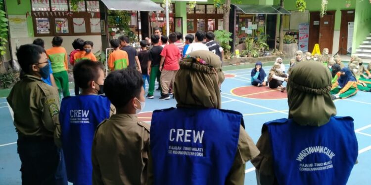 Siswa Dilatih Menulis Berita Adiksimba