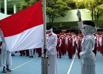 Upacara HUT RI 17 Agustus SD Muhammadiyah 1 Ketelan Bertabur Penghargaan