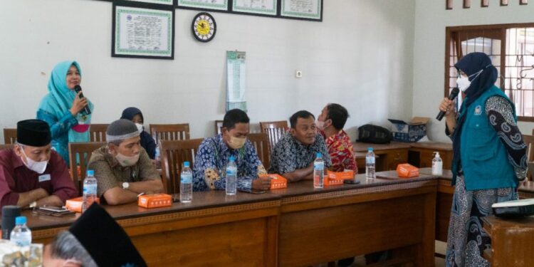 Tim Pengabdian UMS Adakan FGD Penguatan Prokes AUM Pendidikan