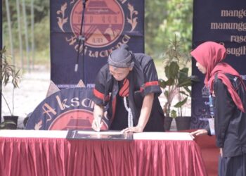 Prodi Ilmu Komunikasi Umpo Gelar Aksara Adiwarna Kesugihan, 13 Mahasiswa Korea Hadir