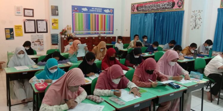 Siswa Kelas VI SDMM Mulai Bimbingan Belajar dan Qiyamullail