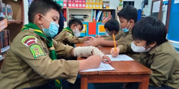 31 Siswa SDMM Mengikuti Seleksi Student Librarian