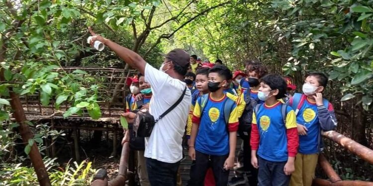 Sekolah Kreatif Baratajaya Kenalkan Siswa Pamurbaya sebagai Benteng Kota