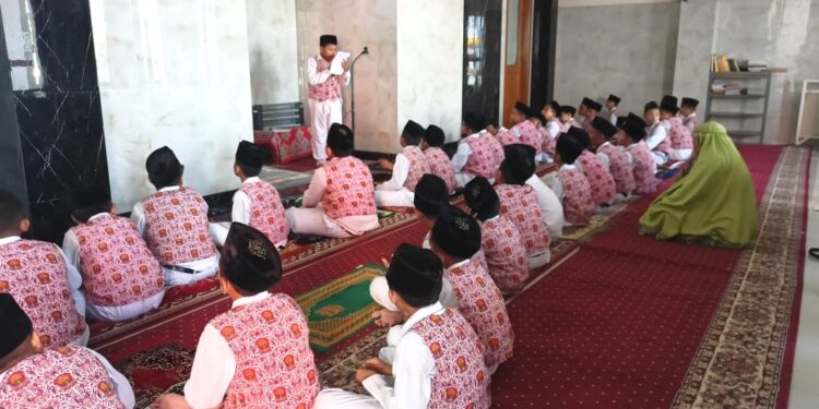 SD Al Islam Cerme Melatih Public Speaking Siswa lewat Kultum