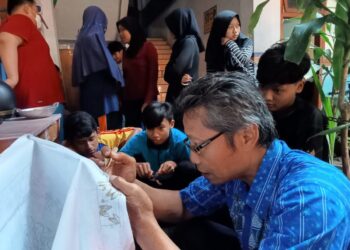SMPM 2 Ponorogo Kenalkan Seni Budaya Batik Canting