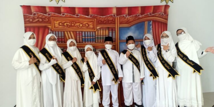 Guru-Siswa SDMM Ini Kompak Lulus Hafalan Quran