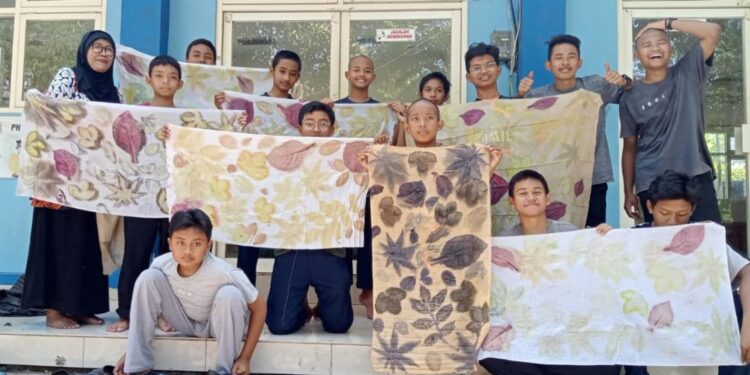 Batik Ecoprint: Berbahan Dasar Murah, Berharga Mahal