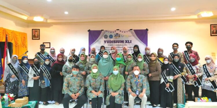 Yudisium XLI Fakultas Psikologi UMG, 3 Lulusan Diganjar Penghargaan