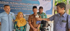 PPDM UMSU Serahkan Bantuan Mesin untuk Industri Roti, Keripik dan Tempe UMKM Pematang Johar