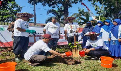Gerakan Nasional Revolusi Mental Tanam 10 Juta Pohon