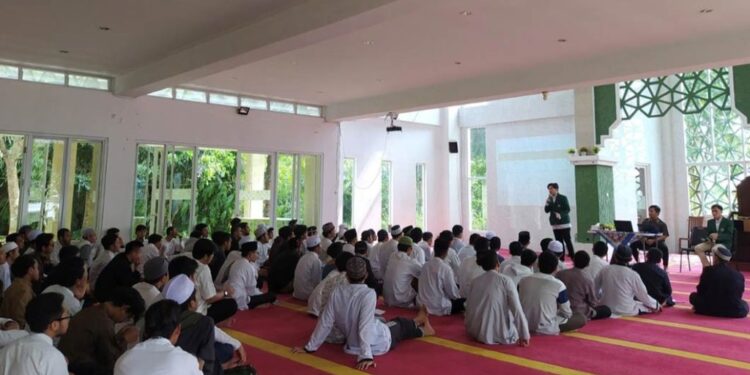 Wujud Kontribusi Terhadap Masyarakat, Kedokteran Uhamka Lakukan Edukasi Kesehatan Kepada Santri