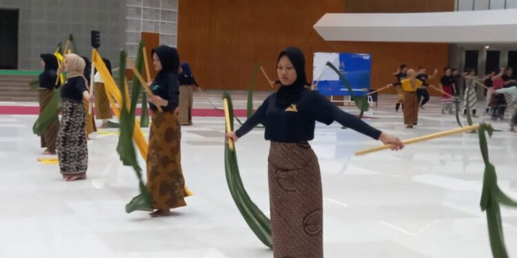 Pentas Tari “Raditya Mencerahkan Semesta” dalam Pembukaan Muktamar Melibatkan 300 Penari