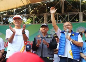 Zulhas-Ganjar Jalan Sehat Bersama Sambut Pra-Muktamar Muhammadiyah