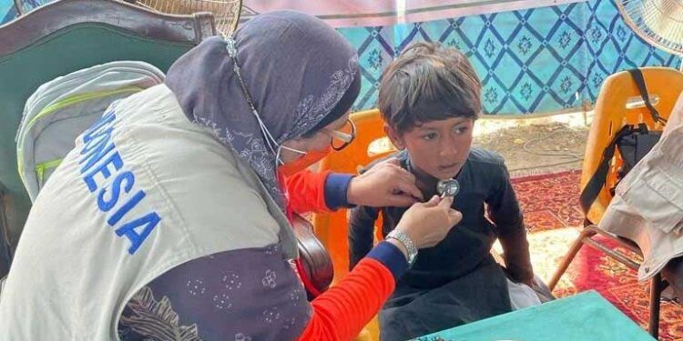 EMT Muhammadiyah Layani Warga Terdampak Banjir Pakistan, Fokus Pemeriksaan Kesehatan Penyintas Wanita dan Anak