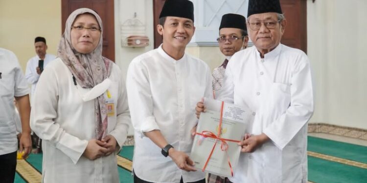 Wamen ATR/BPN serahkan sertifikat wakaf NU-Muhammadiyah Pekalongan