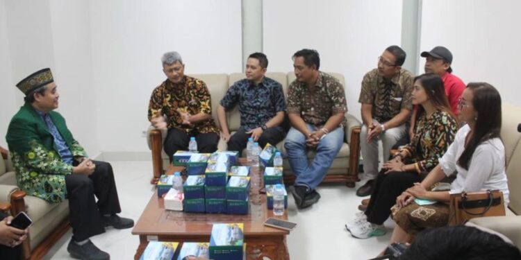 Kunjungan Romo Alexander Joko Purwanto, Pr dan Paroki Gereja Katolik Kota Solo Diterima Ketua PWM Jawa Tengah