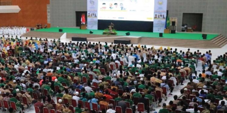 Puluhan Ribu Jamaah Padati Edutorium KH. Ahmad Dahlan UMS Dalam Takbir Akbar Muktamar Muhammadiyah Aisyiyah Ke-48