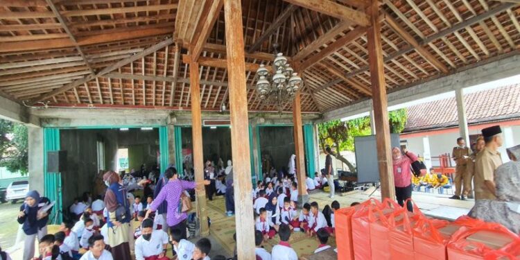 UAD memberikan trauma “healing” kepada siswa SD Muhammadiyah Bogor