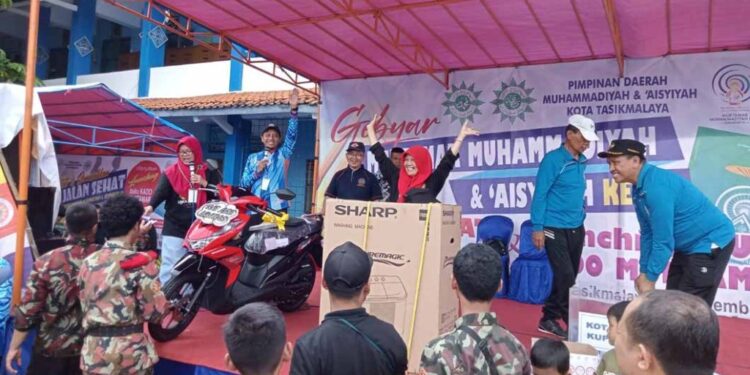 Gebyar Muktamar, PDM Kota Tasikmalaya Gelar Jalan Sehat Dan Launching Buku Kado Muktamar