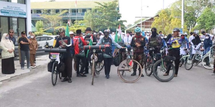 Penggembira Gowes to Muktamar Palangka Raya – Solo Dilepas PW Muhammadiyah Kalteng