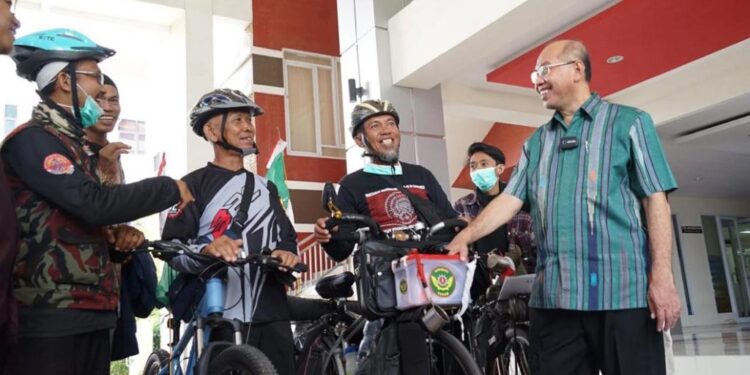 Tempuh Ribuan Kilometer, Pesepeda Muktamar Gowes Menuju Solo