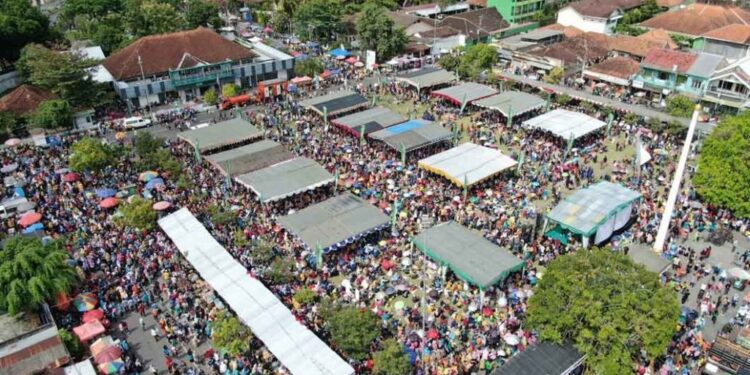 Puluhan Ribu Warga Muhammadiyah Bantul Ikuti Jalan Sehat Semarak Muktamar 48