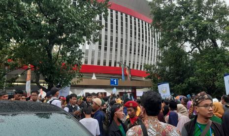 Jelang Pembukaan Muktamar, Penggembira Padati Stadion Manahan Sejak Dinihari