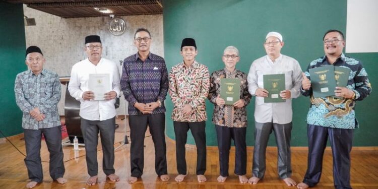 Wamen ATR/BPN berikan sertifikat RS Muhammadiyah-Masjid Persis Bandung