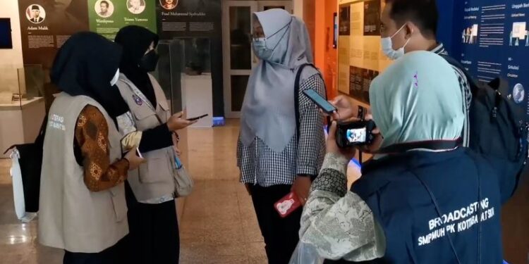 Memberi pemahaman jurnalistik pada siswa SMP di Solo