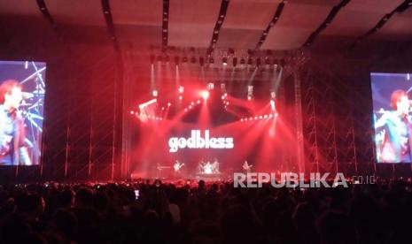 Jokowi-Iriana Ikuti Konser Deep Purple Hingga Rampung
