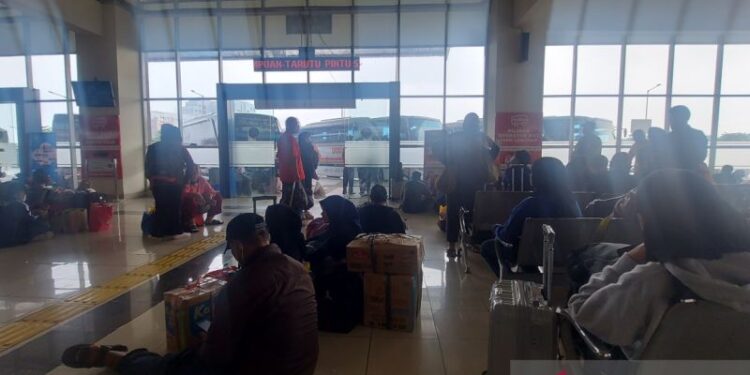 DKI kemarin, takbiran Muhammadiyah hingga restoran di Sency terbakar